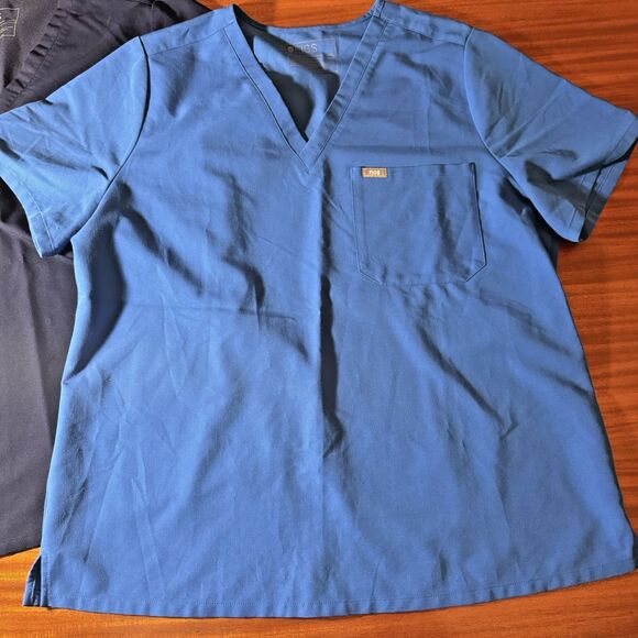 Lot of 2 FIGS Catarina Scrub Tops –Women's XXL – Navy & Medium Blue One Pocket V - Picture 2 of 6